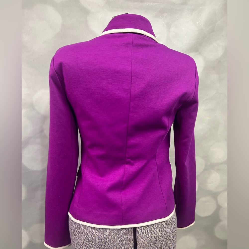 Gap Academy Blazer Size 2 in Fuchsia. This is fantastic and gorgeous - Picture 3 of 6